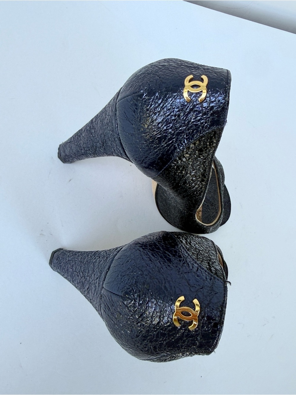 CHANEL Metallic Navy & Black Textured Peep-Toe Pumps Interlocking Gold CC Size 8 - Picture 13 of 14